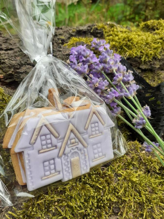 Gingerbread Cottage Yurts Dereham Kültér fotó