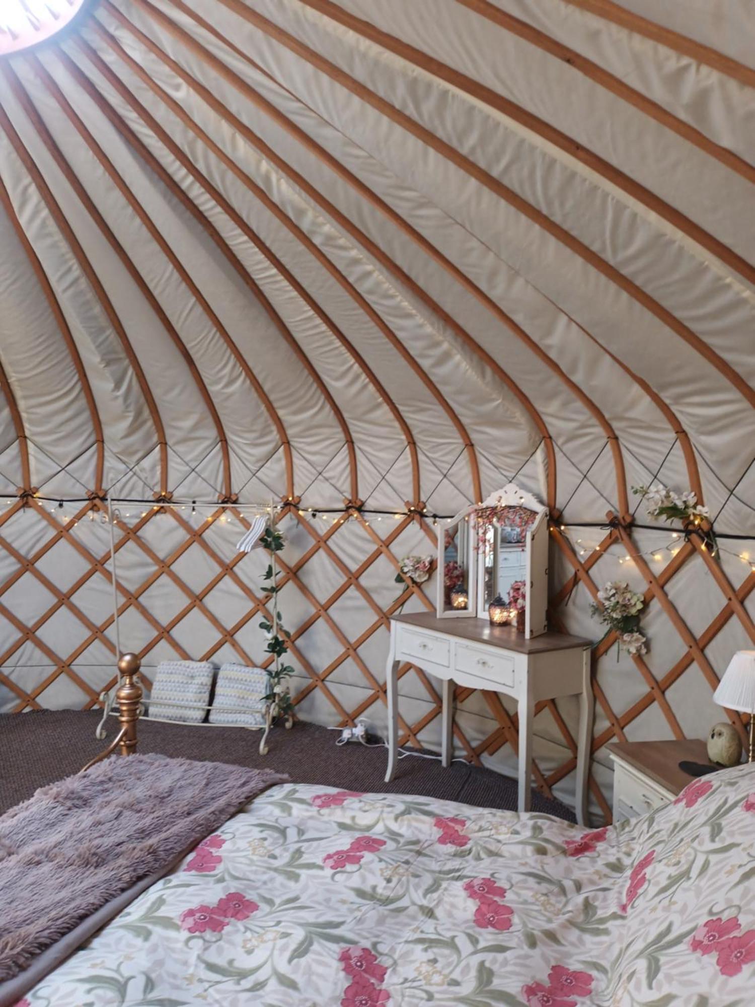 Gingerbread Cottage Yurts Dereham Kültér fotó