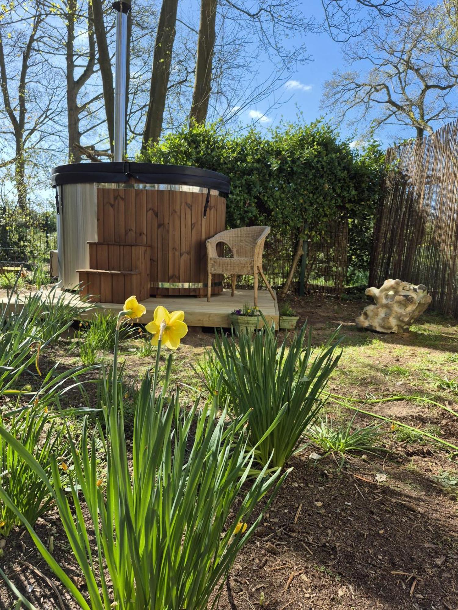 Gingerbread Cottage Yurts Dereham Kültér fotó